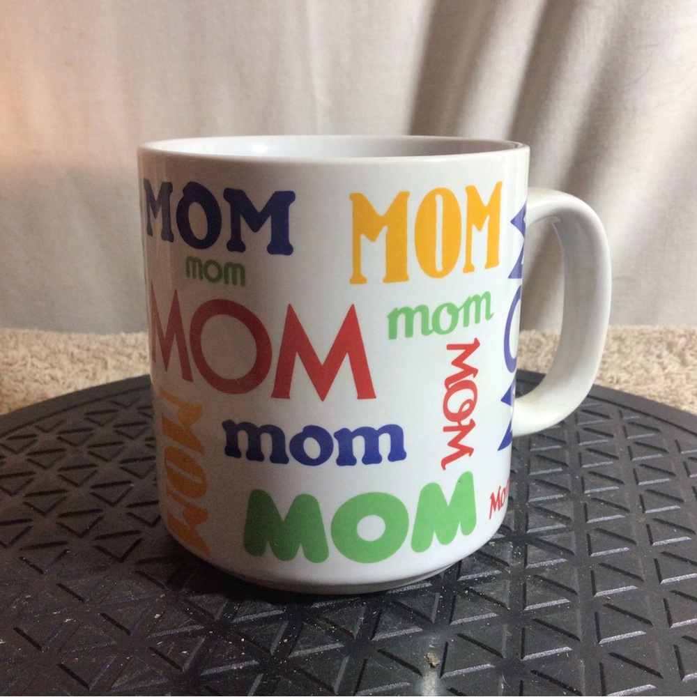 MOM Ceramic Coffee/Tea Mug White W/Multicolor Lettering Russ Berries pre-owned